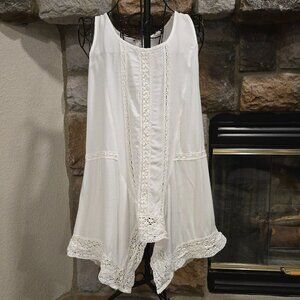 Neiman Marcus White Embroidered Tunic